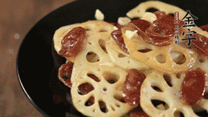 出鍋前加少許鹽調(diào)味，撒上蔥花即可。