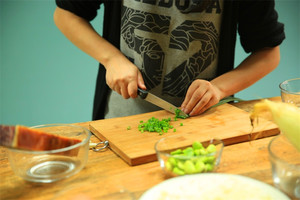 當然，如果你愛吃蔥，可以切點蔥花加入。