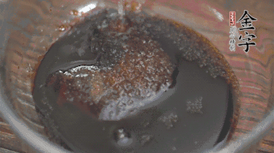 調(diào)配醬汁：耗油、生抽、老抽、糖、鹽、清水?dāng)嚢杈鶆颉?>
					</div>
					<span>步驟 3/5</span>
					<p>調(diào)配醬汁：耗油、生抽、老抽、糖、鹽、清水?dāng)嚢杈鶆颉?/p>
				</li><li>
					<div   id=