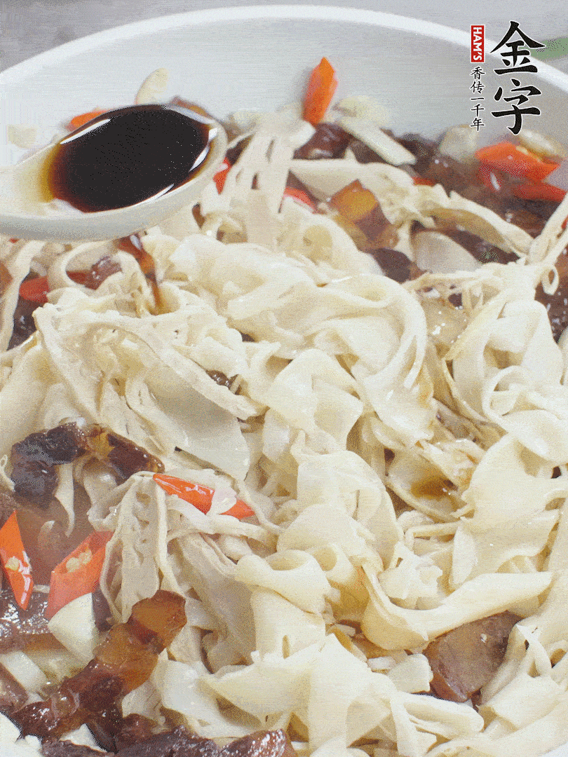 下糯米筍，淋一點生抽、蠔油調(diào)味。