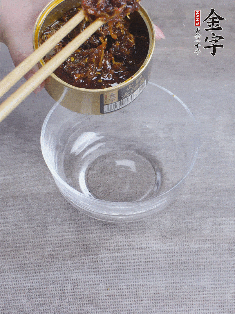 金字火腿大師醬2勺、醬油1勺、白砂糖1/2勺調(diào)勻。