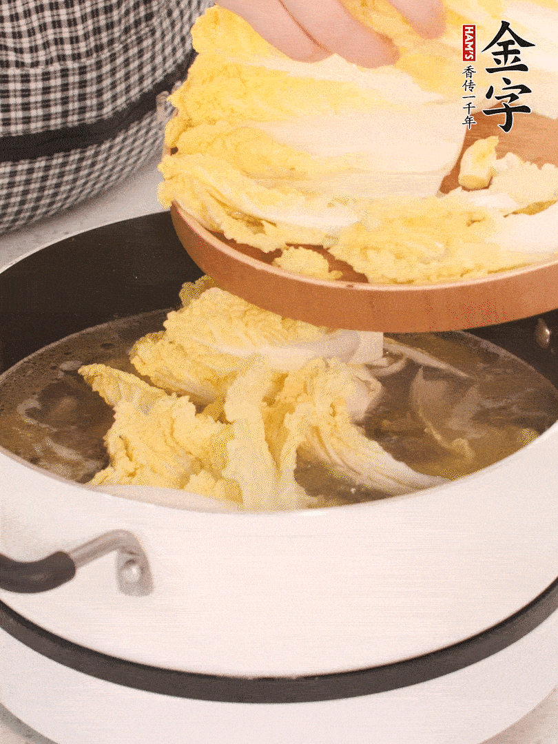 放入娃娃菜、金針菇再燉煮5分鐘。