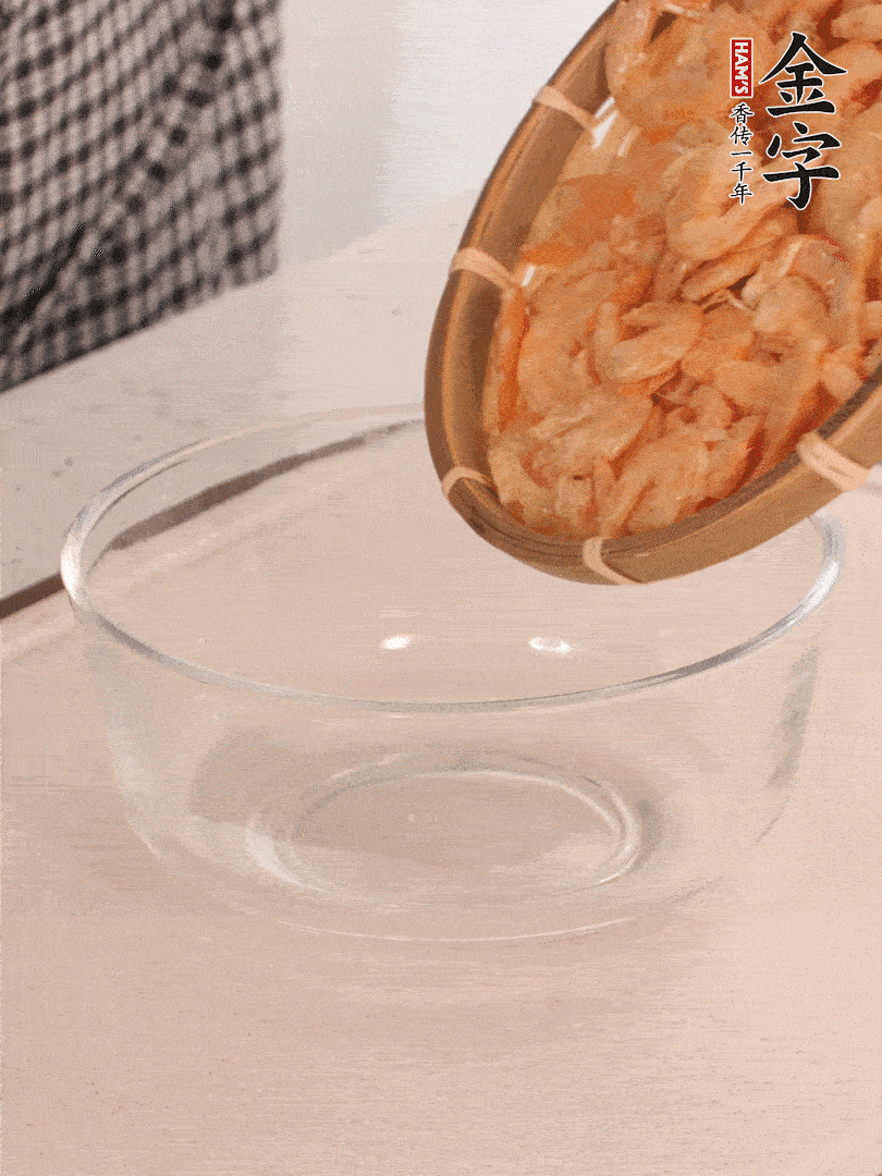 海米提前用溫水浸泡一會(huì)。