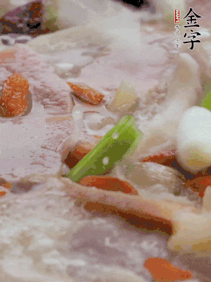 最后下枸杞、蒜白。