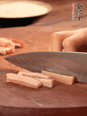 金字淡咸肉切丁。