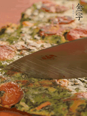 小火煎3分鐘后翻面，蓋蓋兒燜2分鐘。