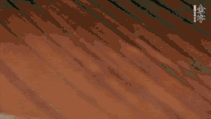 待水沸騰，煮到湯圓浮起，碗中加點(diǎn)豬油、生抽、蔥花就可以了。