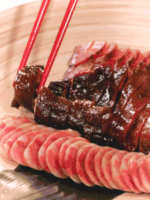 香腸、醬肉適合切片、醬鴨適合切塊。