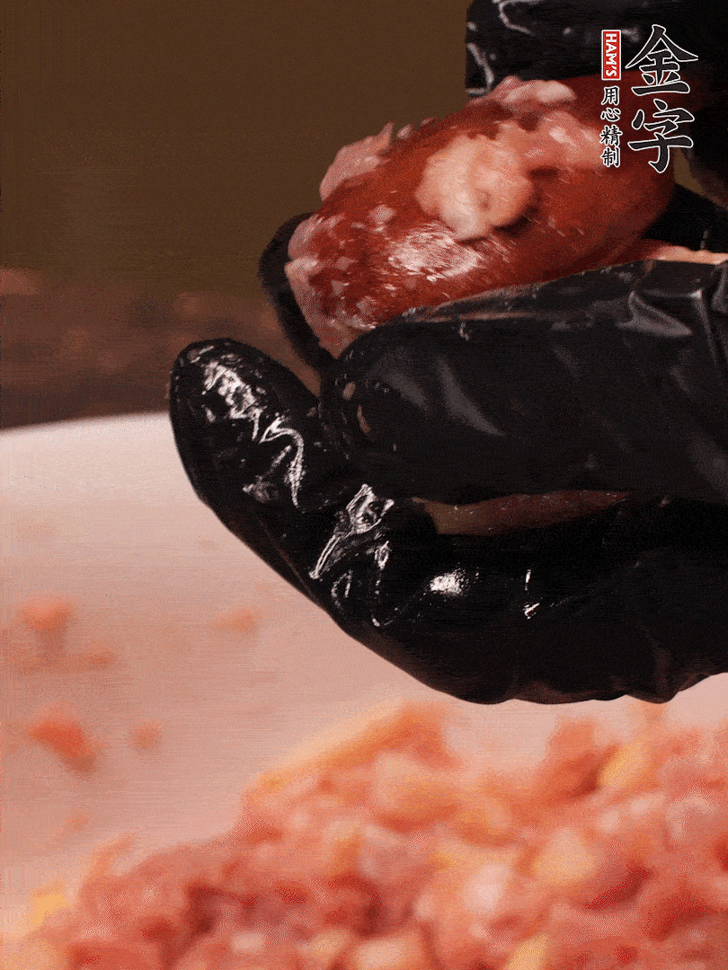 攪拌上勁，15g食用油，再攪拌一下，分成30g小圓球，冰凍1小時(shí)