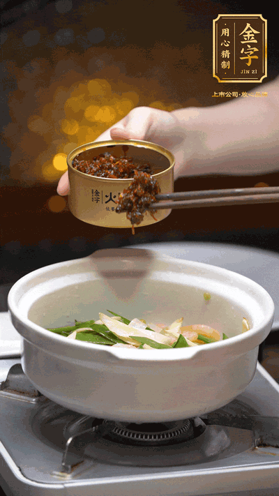 蝦仁、XO醬，猛火翻炒均勻