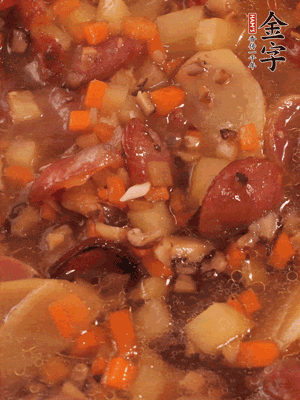 加大半碗水，沒(méi)過(guò)大部分食材