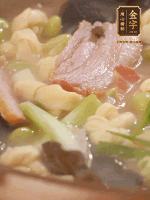 最后加一點(diǎn)蠔油、雞精調(diào)味