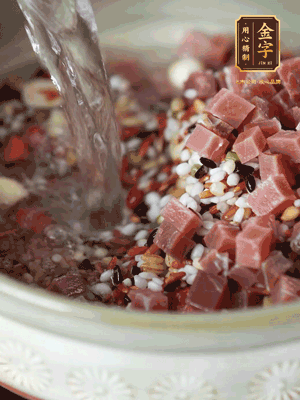 加入金字火腿丁，清水