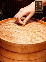 麻辣香腸蒸10分鐘，切成片，蒜苗切斜段，姜蒜干辣椒小米椒切碎