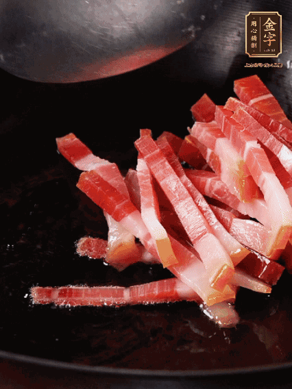 豬油潤(rùn)鍋，下火腿煸香